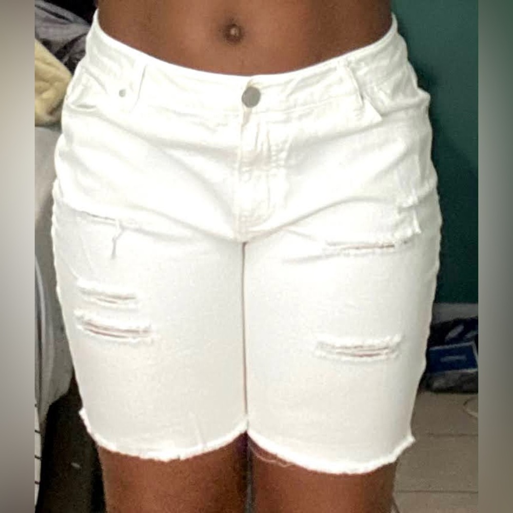 Woman’s white Jean shorts